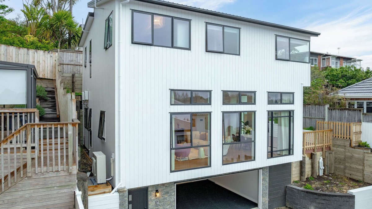 Devonport House | Brand New Luxury Waterfront Home Devonport with BBQ & Nespresso
