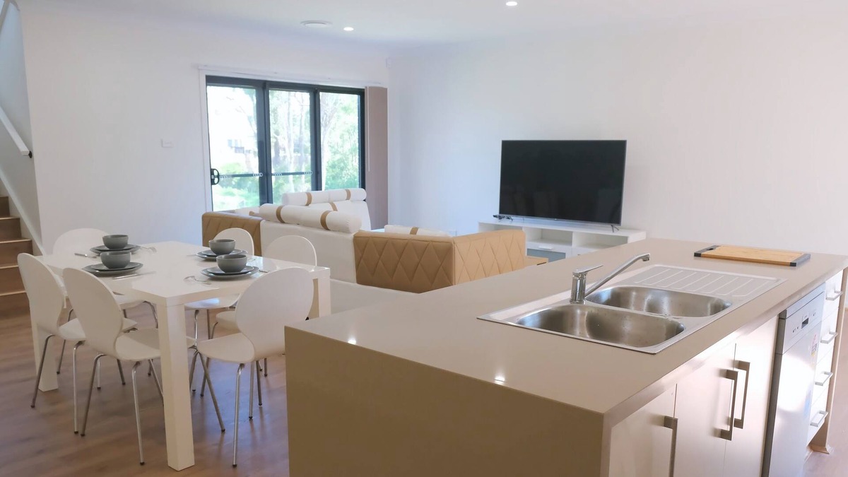 Kellyville House | Brand New Modern 4 BrHouse closed to lake