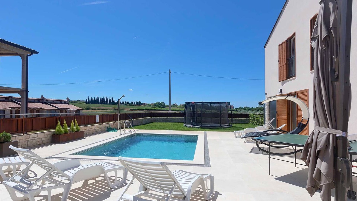 Novigrad Apartment | Brand New Modern apartment for 4+4 guests with shared pool