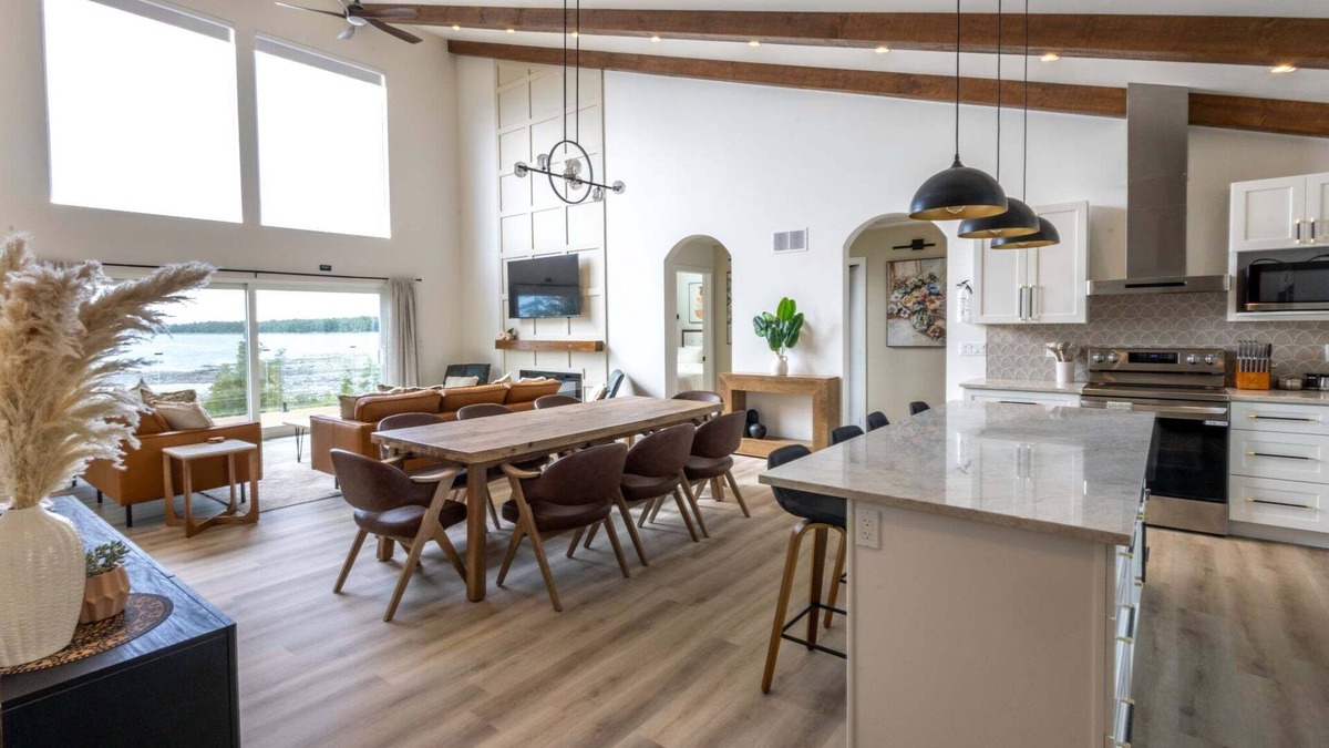 Northern Bruce Peninsula Cottage | Brand new modern cottage In Tobermory near Singing Sands with game room