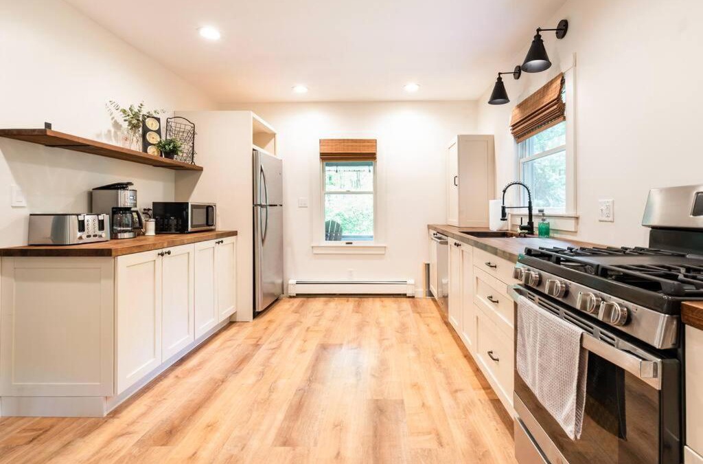 Allaben House | Brand new! Modern getaway with mountain views