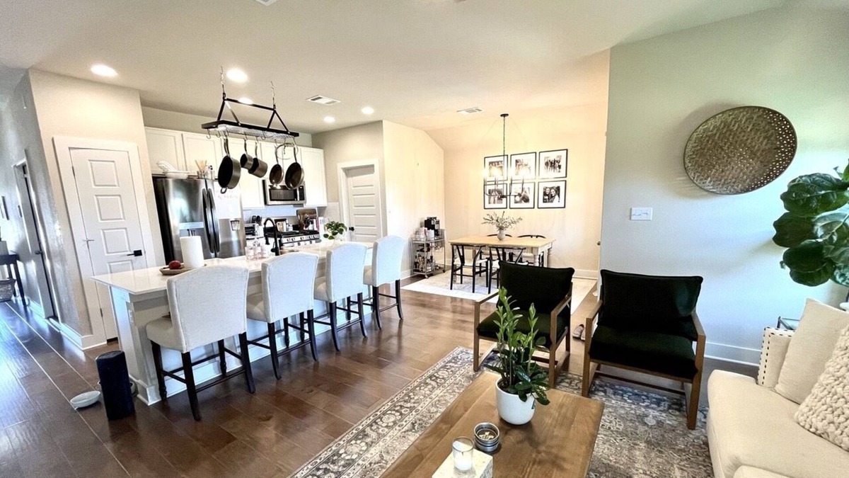 Manor House | Brand New Modern Home with Amazing Yard & Fire Pit - 20 min to DT Austin