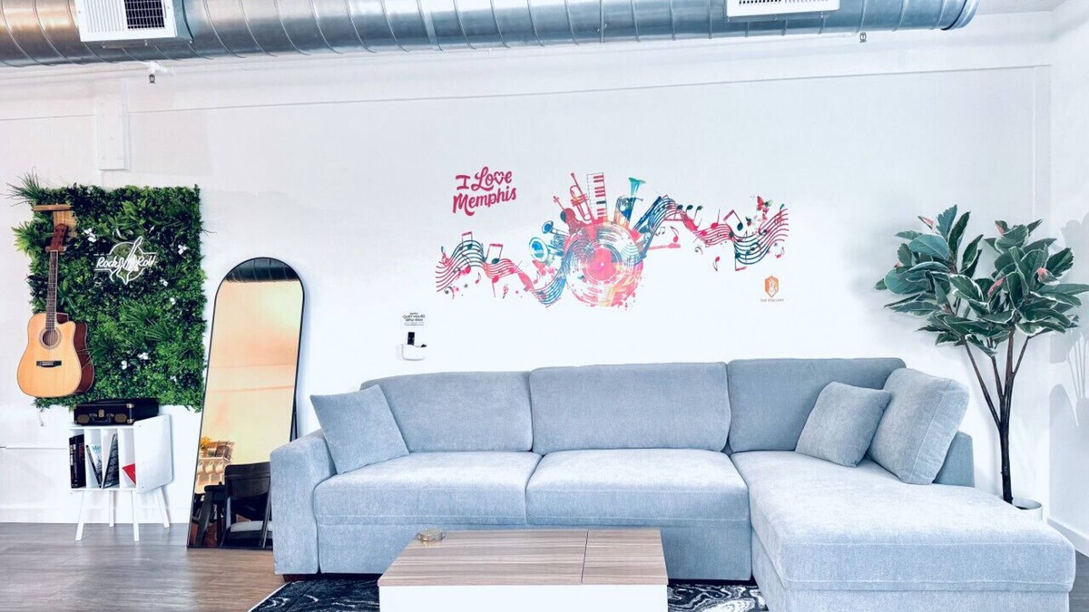 Downtown Memphis Apartment | BRAND NEW Modern Spacious Loft in Downtown with free parking