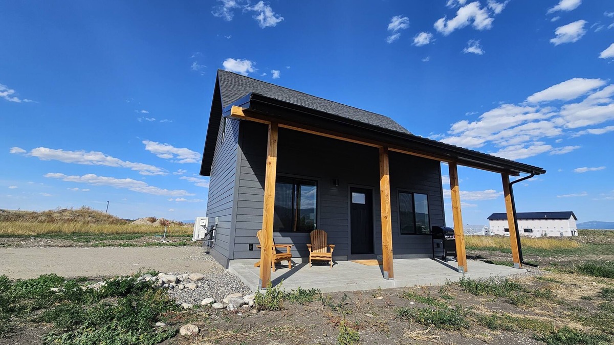 Bozeman Cabin | BRAND NEW Mountain View Cabin, Rural Setting 30 Min. from Big Sky! Dogs Welcome!