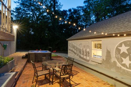 Donelson House | BRAND NEW Nashville Dream Hot Tub Arcade More