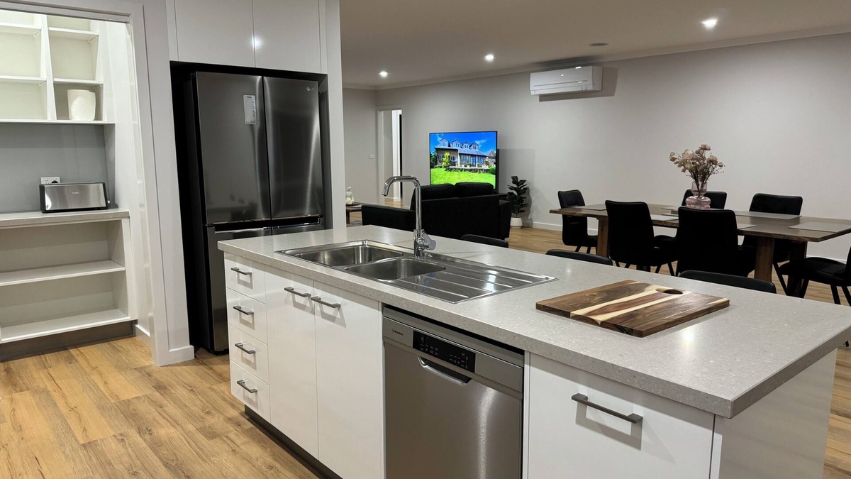 Sale House | BRAND NEW! Near Lake Guthridge