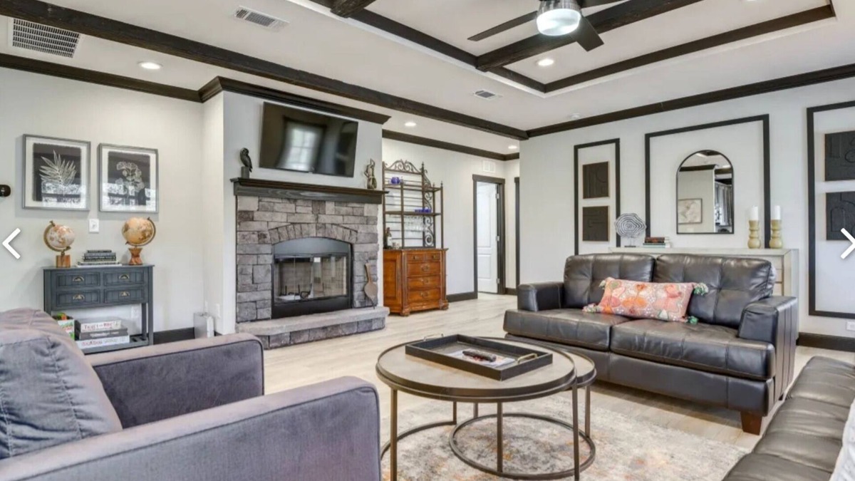 Graford House | BRAND NEW ON THE WATER WITH HOT TUB, SHARED BOAT DOCK & 7.5 MILES TO ROCKER B!