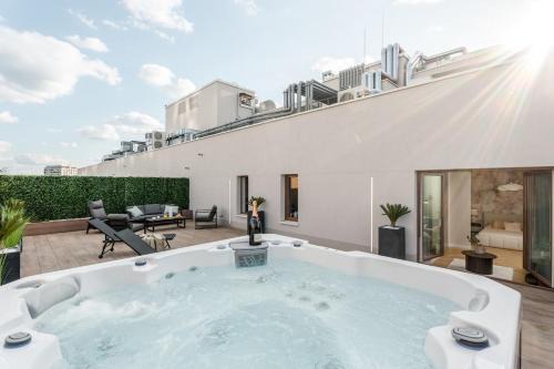 Praga Poludnie Apartment | Brand New! Private Jacuzzi - Terrace - Parking
