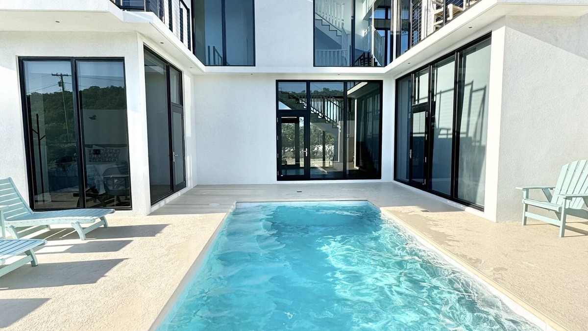 Bouvet Island Villa | BRAND NEW- STEPS to the BEACH ๐๏ธ- HEATED ๐ฅ POOL & SLIDE ๐ KING BEDS