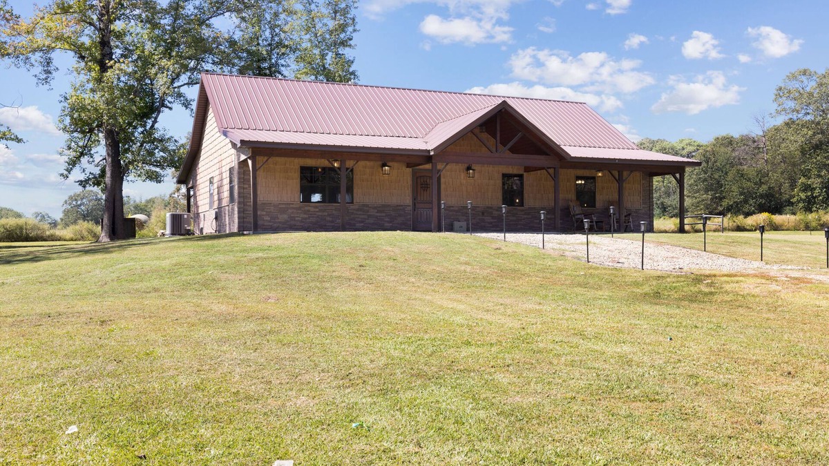 Golden Cabin | Brand New Secluded Cabin with Meadow Views