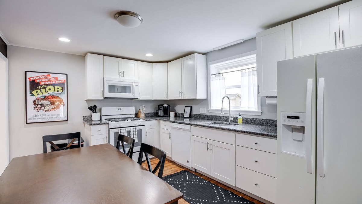 Phoenixville House | Brand New Single! PhoenixVilla - 8min Walk to Downtown Phoenixville! Sleeps 8!