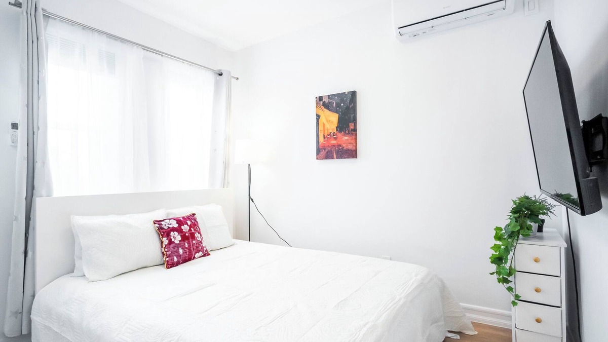 Queens Apartment | Brand New, Stylish Small Studio with Bathroom , Kitchenette, Laundry and WiFi