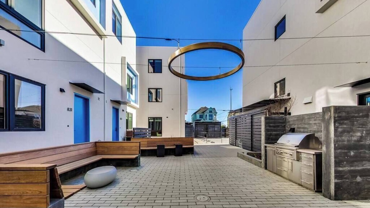 Downtown Oakland Apartment | Brand New Stylish Studio Suite Near Downtown!