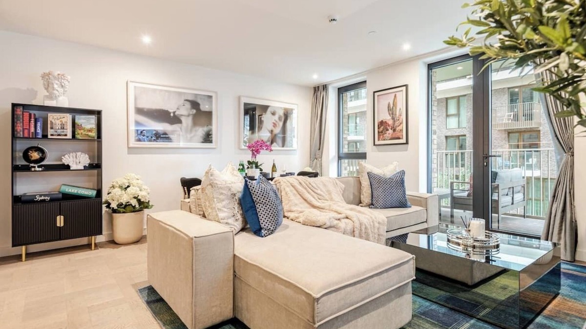 Wapping Apartment | Brand New Superior 3 Bed Apartment by Tower Bridge with AC