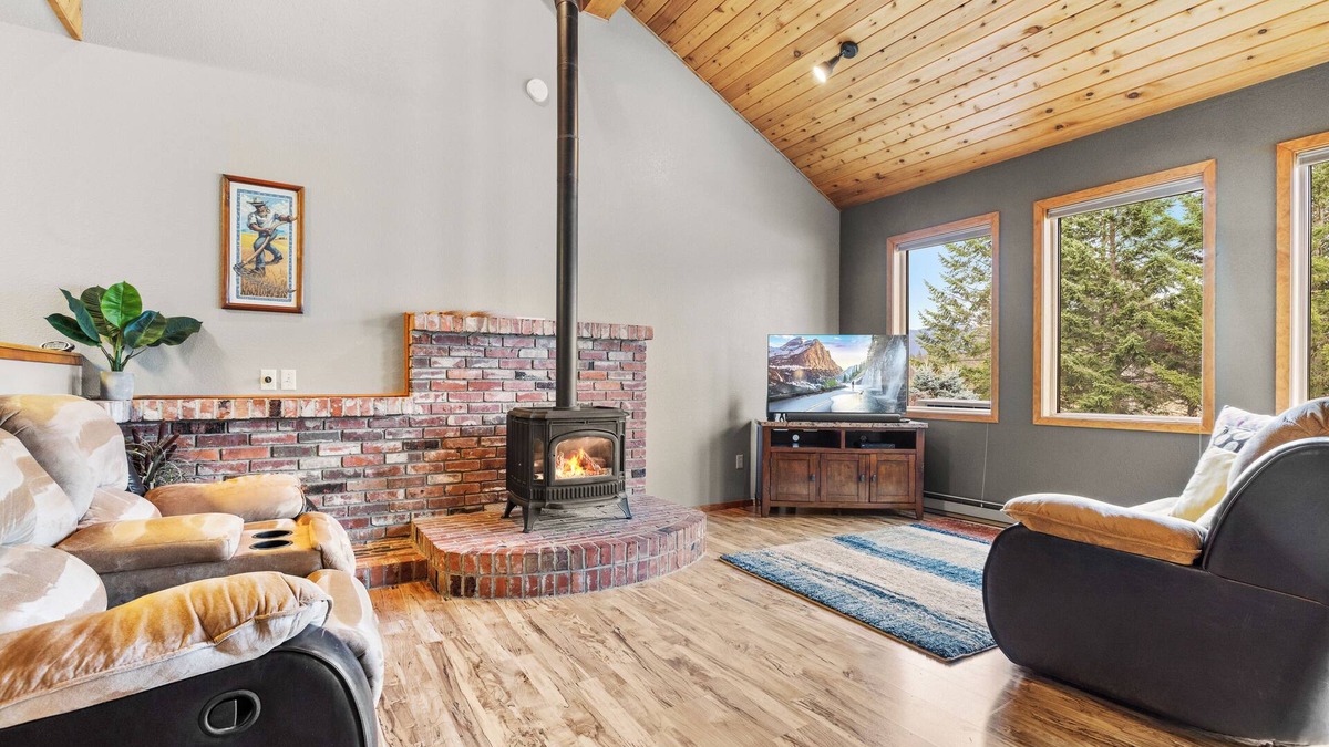 Columbia Falls House | Brand new to VRBO! Close to Glacier, golf across the street, mountain views!