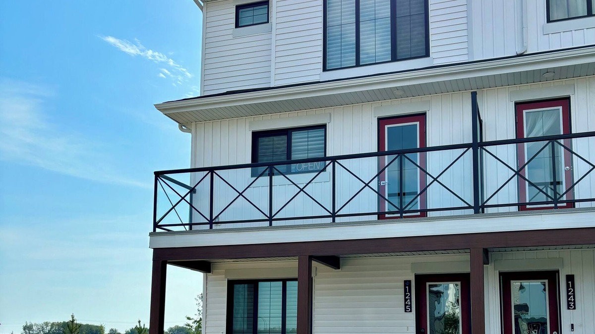 Division No. 11 House | Brand New Townhome