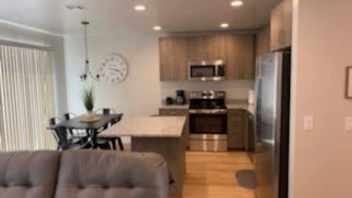 Enterprise House | Brand New townhome in the heart of Enterprise - mountains all around!