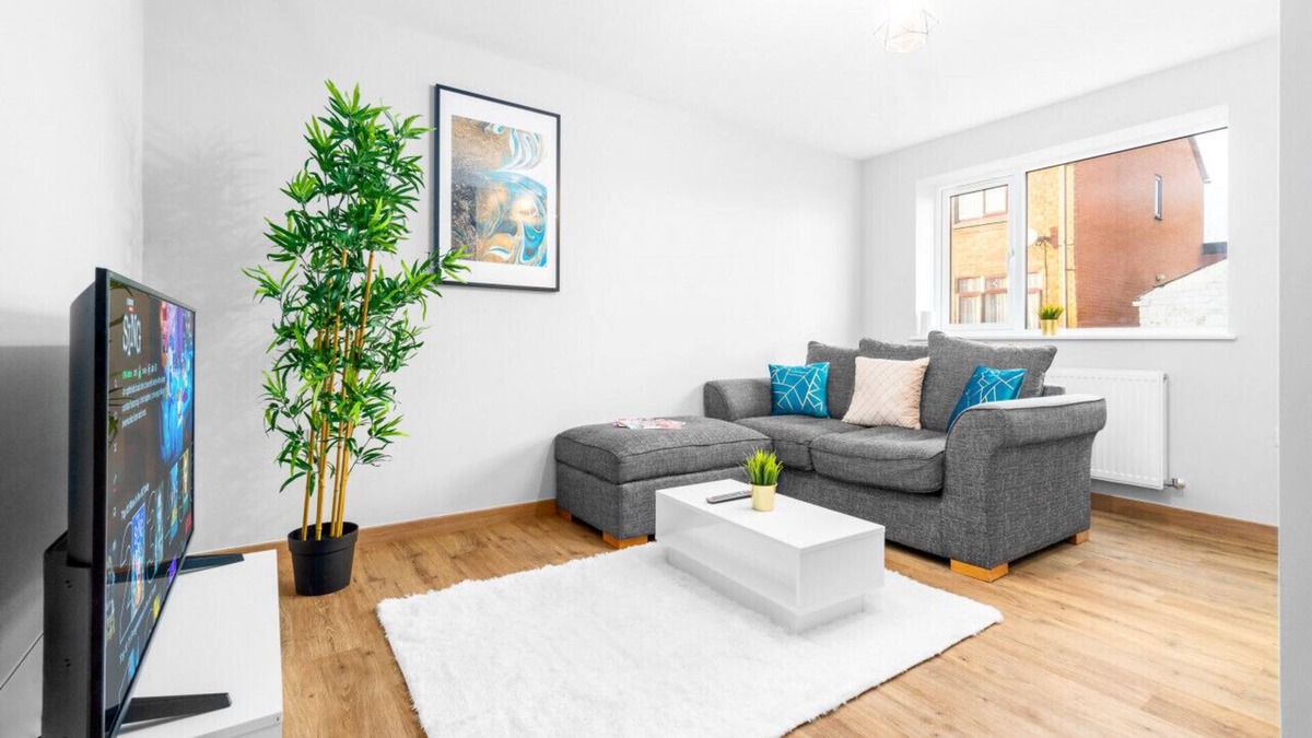 Stourbridge Apartment | Brand New - Two Bed - Parking - Stourbridge