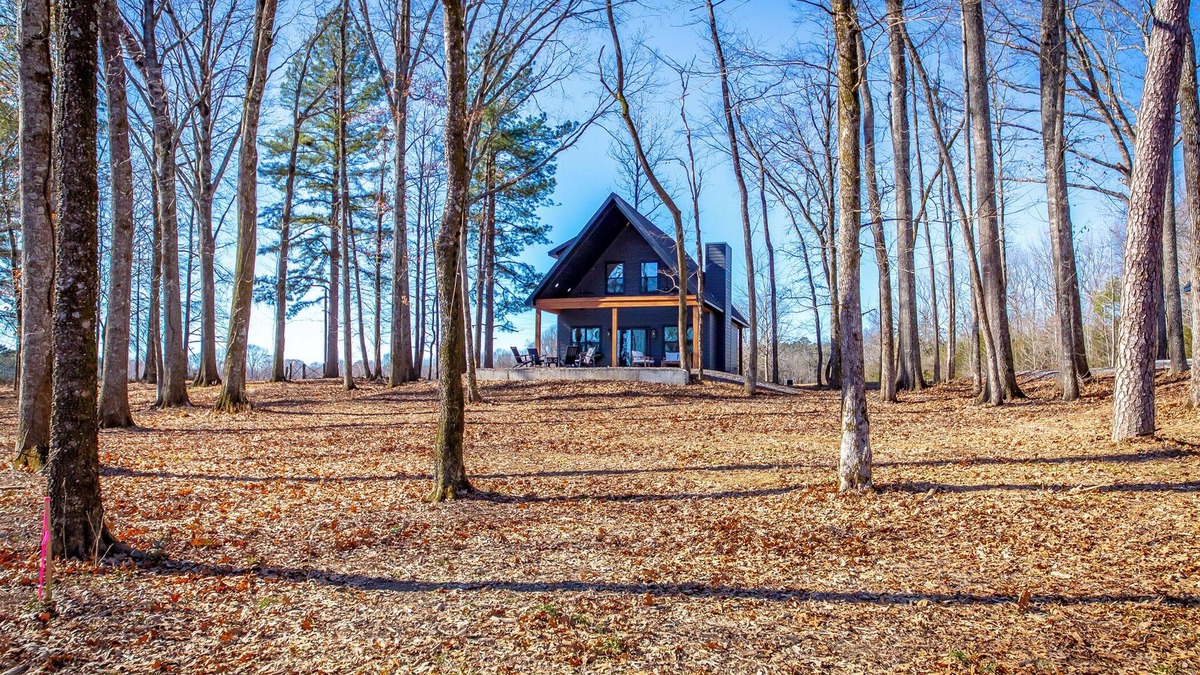 Pangburn Cabin | BRAND NEW waterfront cabin on The Little Red River with huge dock, arcades &WiFi
