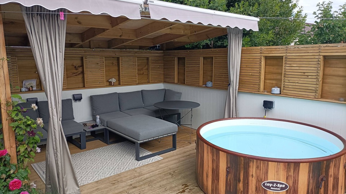 Malvern House | Brand new,with hottub, outdoor wood burner in leisure room and treatments.