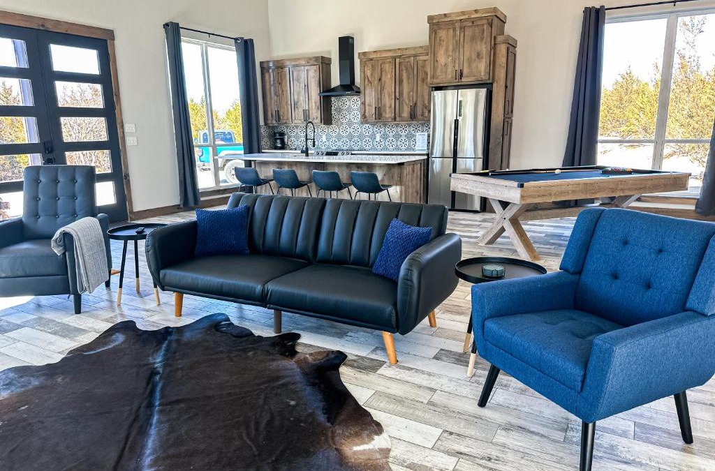 Purcell Villa | Brand New Yote Cabin, Pool Table, South of Norman