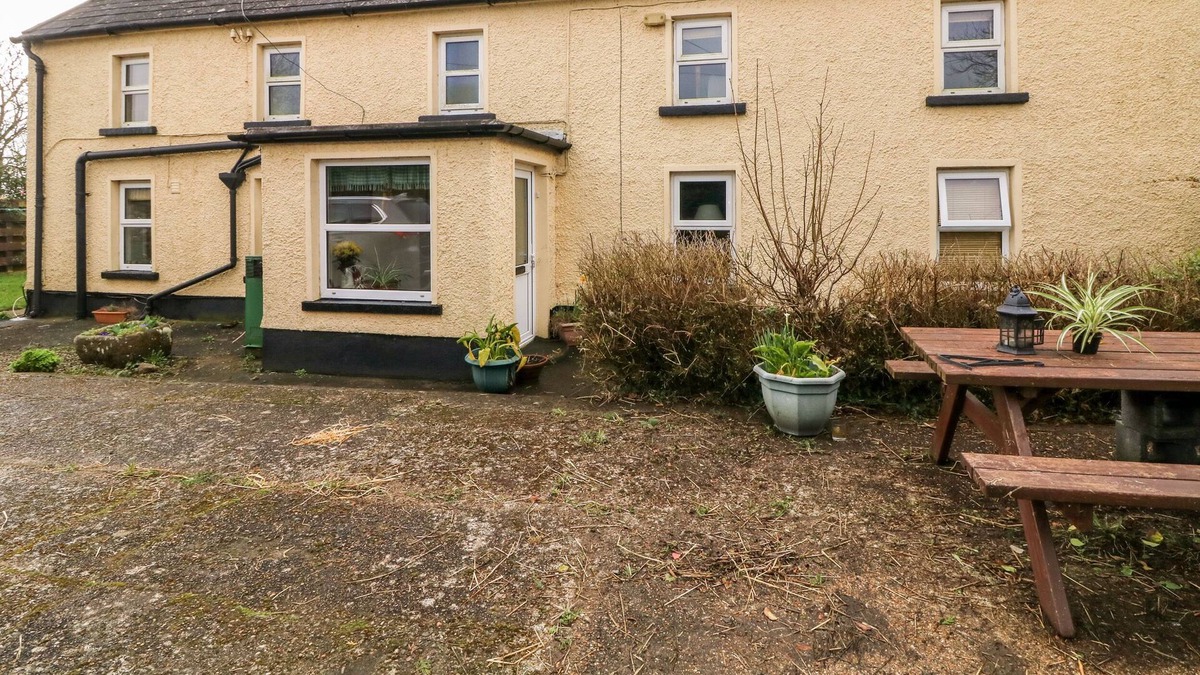 Bannow House | BRANDANE COTTAGE, pet friendly in Wellingtonbridge, County Wexford