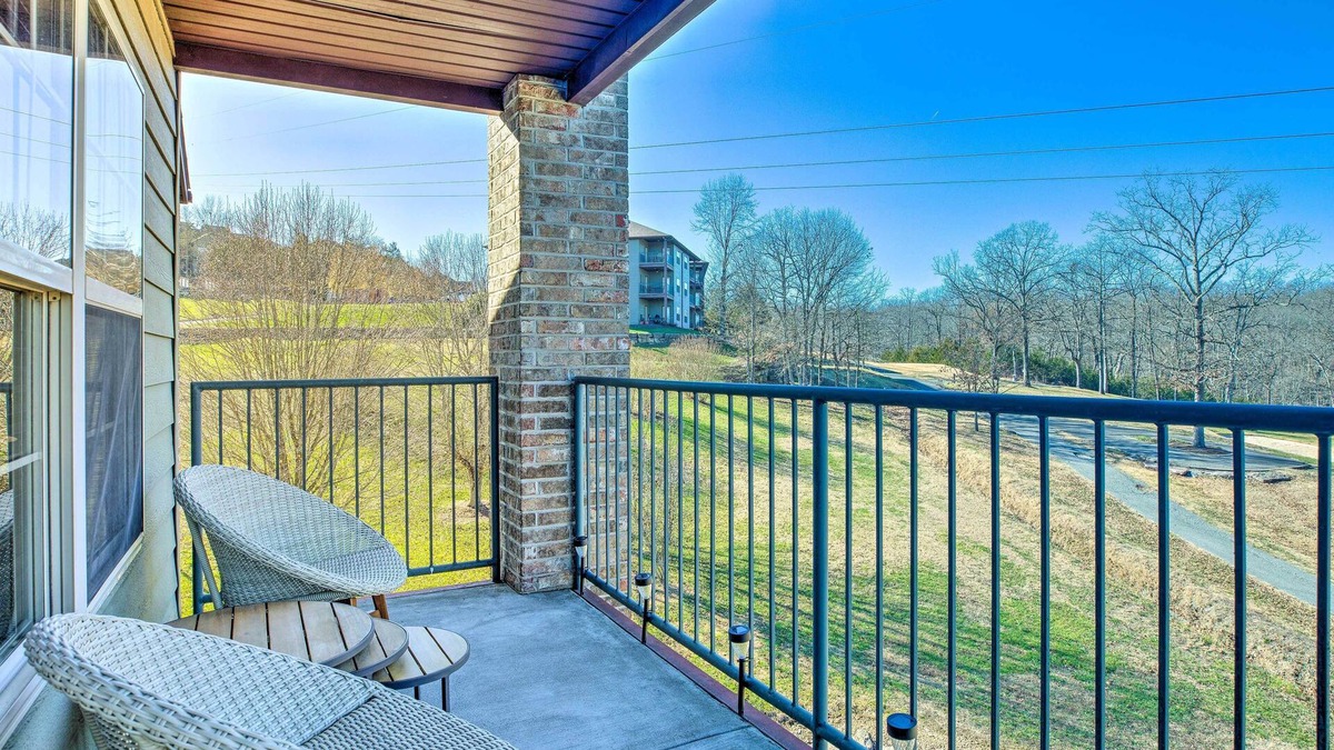 Branson West Condo | Branson Condo w/Balcony on Ledgestone Golf Course
