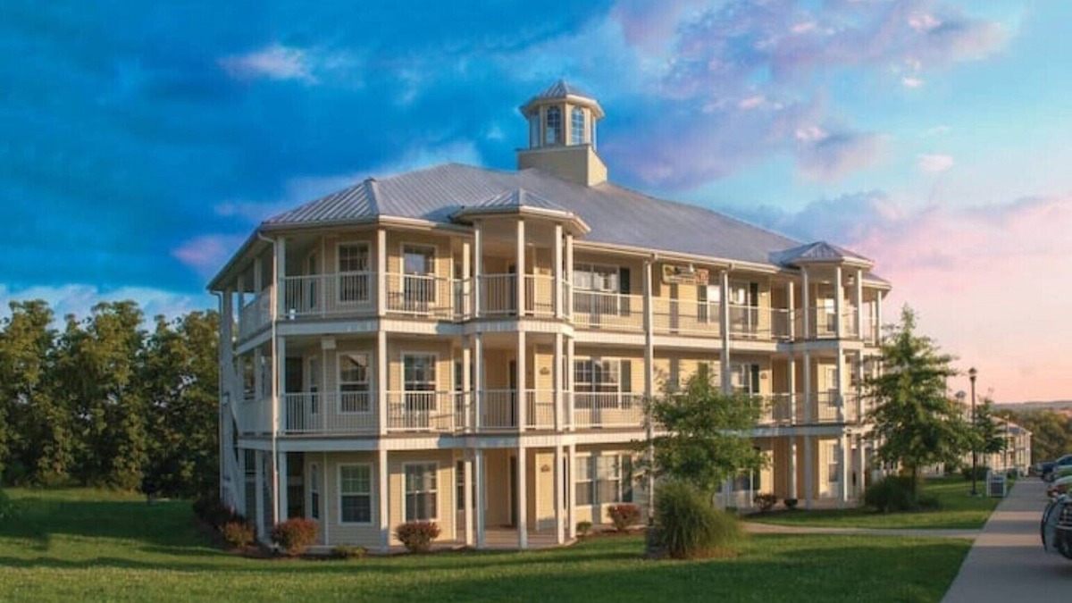 Branson Apartment | Branson Fabulous 2BD/2BA – Pool and Full Kitchen