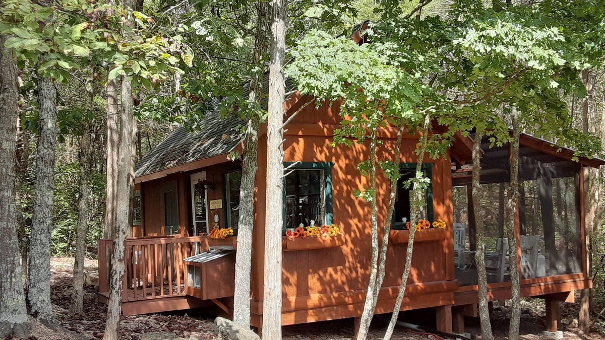 Branson Cottage | BRANSON HOBBY FARM FOR COUPLES Beautiful Rustic Cottage/Hot Tub and Hobby Farm