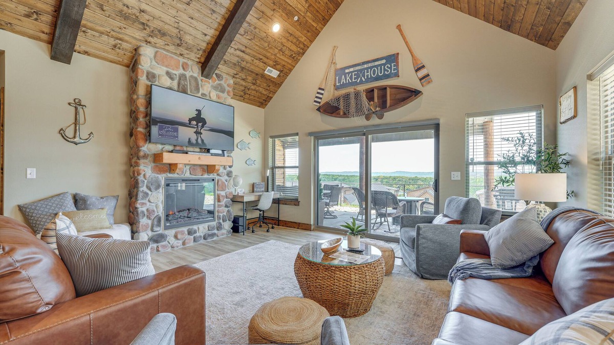 Table Rock Cabin | Branson Log Cabin Near Silver Dollar City & Lake!