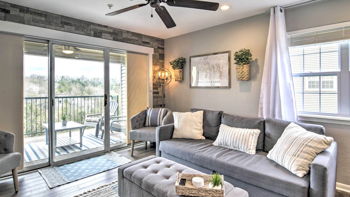 Branson Condo | Branson Retreat w/Balcony & 18-Hole Golf Course!