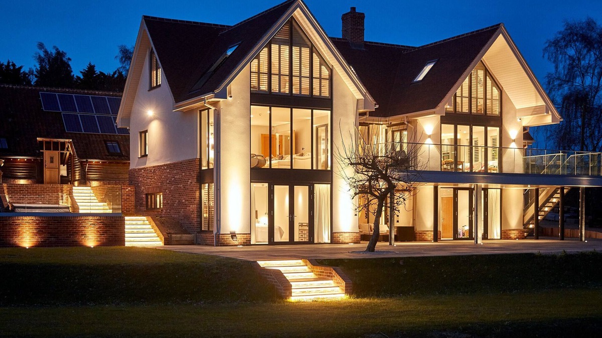 Martlesham Heath House | Branson's Estate - Six Bedroom House, Sleeps 12