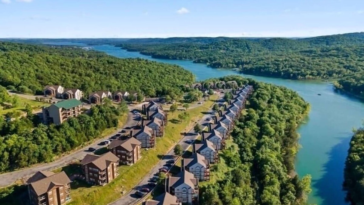 Indian Point Condo | Branson, Table Rock Lake - direct access to water, Silver Dollar City - 1m