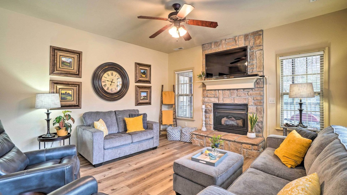 Branson West Villa | Branson West Villa w/Golf Course View & Pool!
