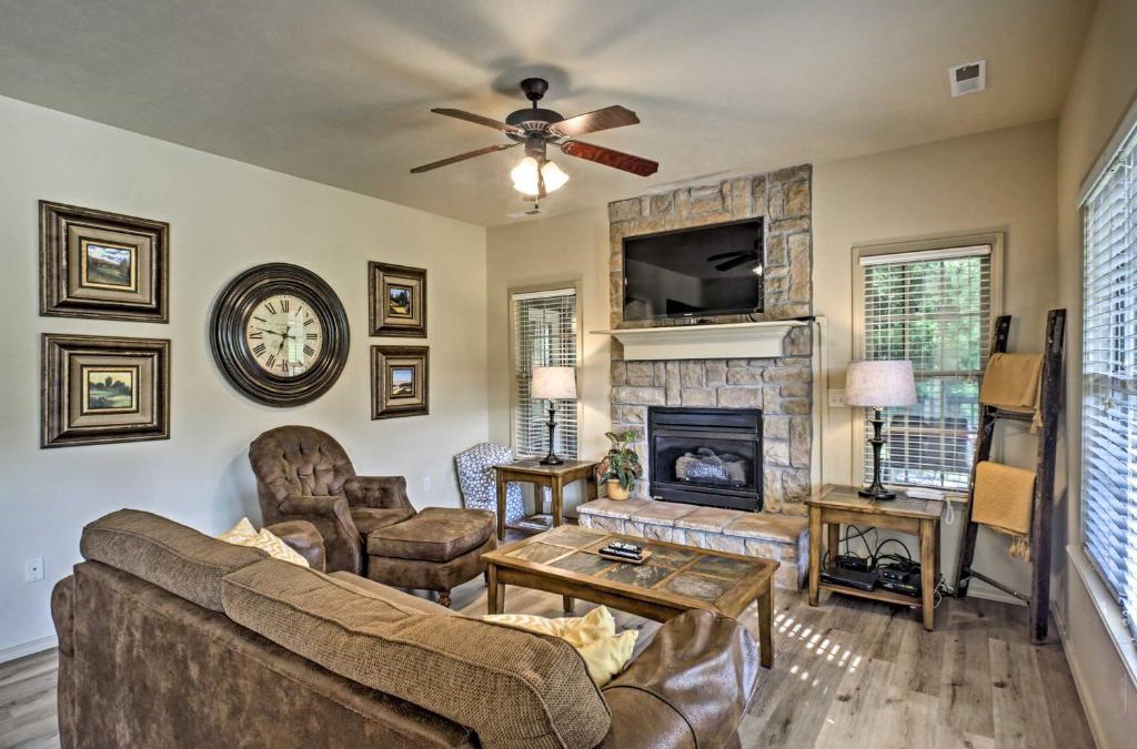 Branson West Villa | Branson West Villa with Golf Course View and Pool!