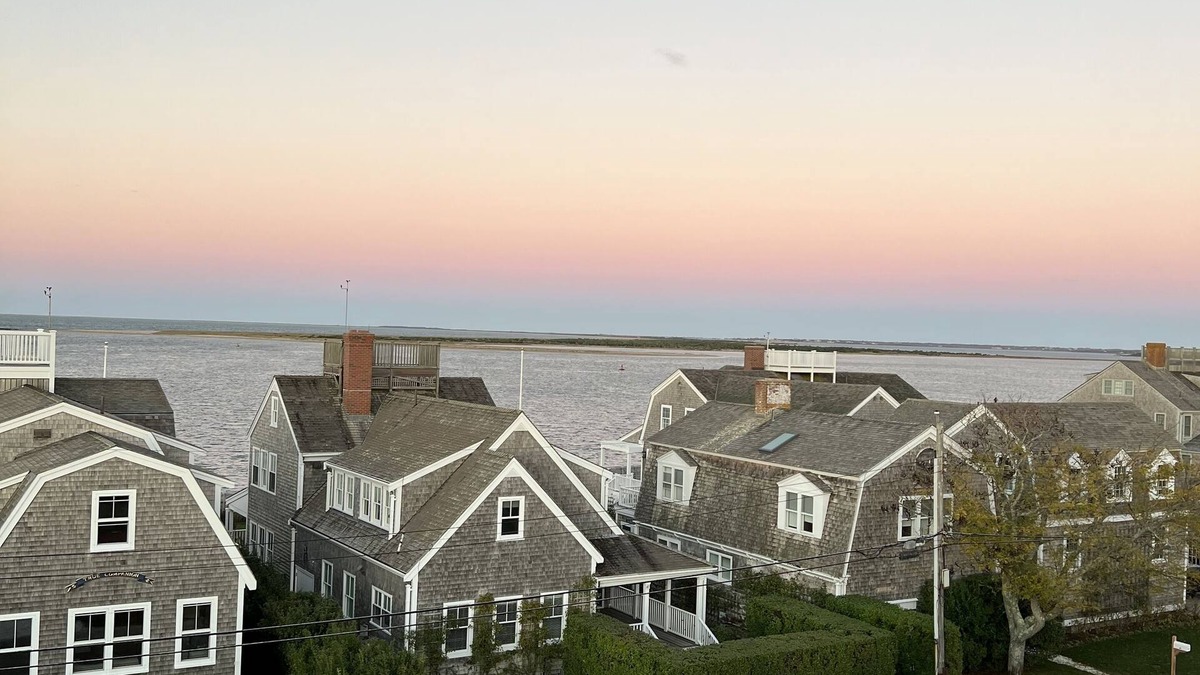 Brant Point House | BRANT POINT breezes, spectacular views. Perfect for family. Walk to Town/Beach!