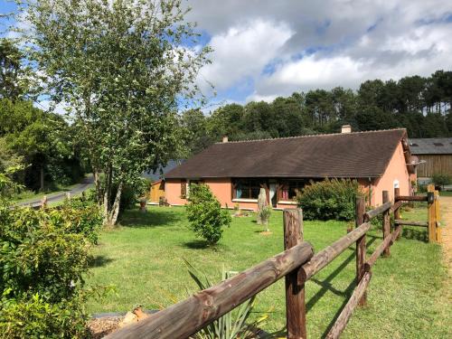 Cerans-Foulletourte House | Bras de Mer
