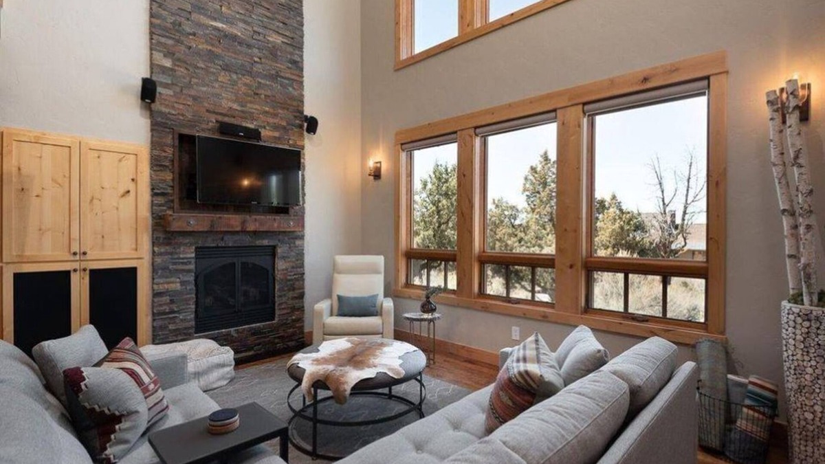 Powell Butte Cabin | Brasada Ranch 2-Story Cabin with Loft; Sleeps 6