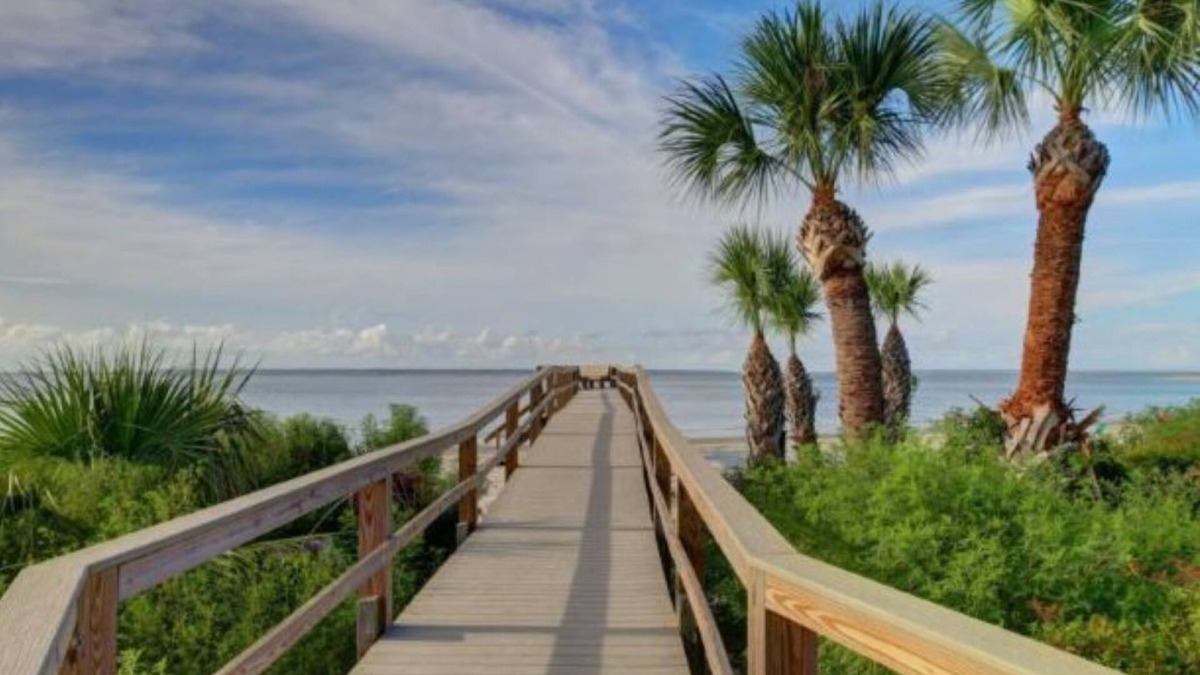 Tybee Island Condo | Brass Rail 319 - Premier Condo on Tybee - 2 Pools & Hot Tub - Perfect Location!