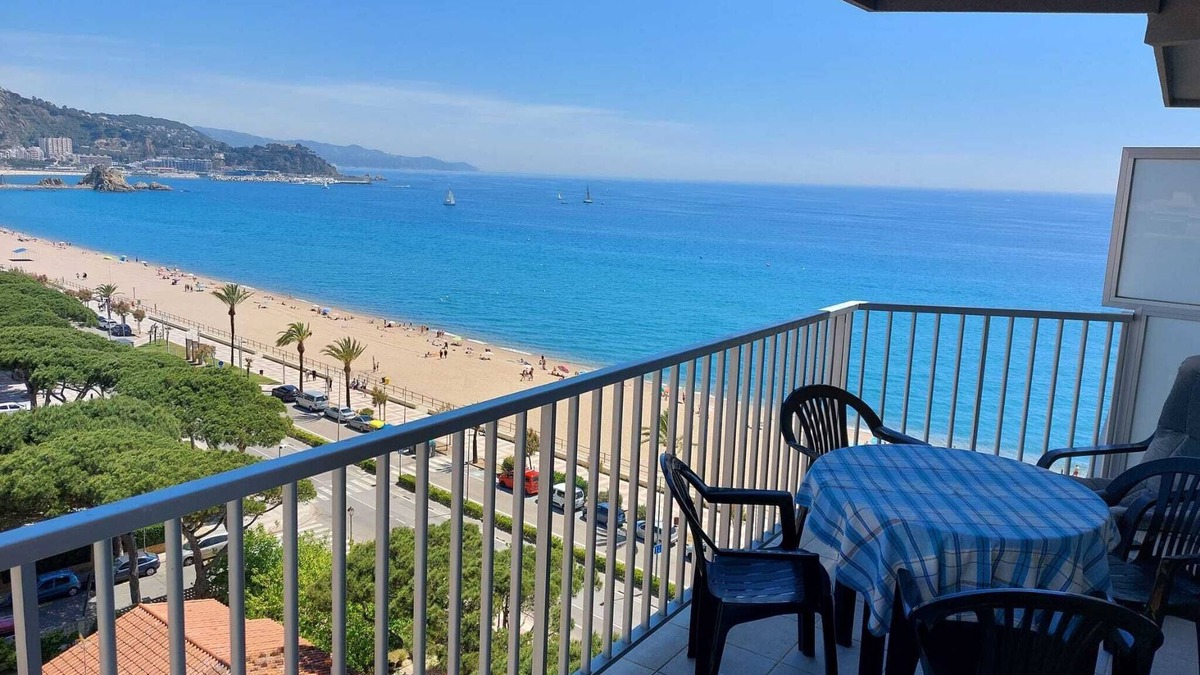 Blanes Apartment | Bravaholidays-410-Neptuno-Terrace sea views. 1st line beach. 4 bedrooms