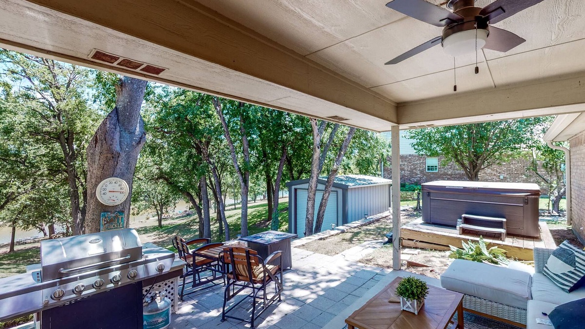 Glen Rose House | Brazos riverfront home on large waterfront lot with private hot tub & canoe