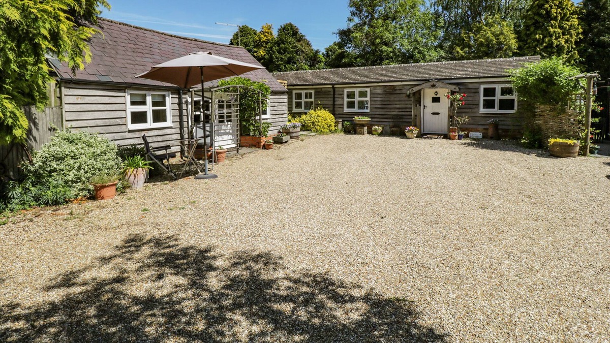Urchfont Cottage | BREACH COTTAGE, pet friendly, character holiday cottage in Urchfont