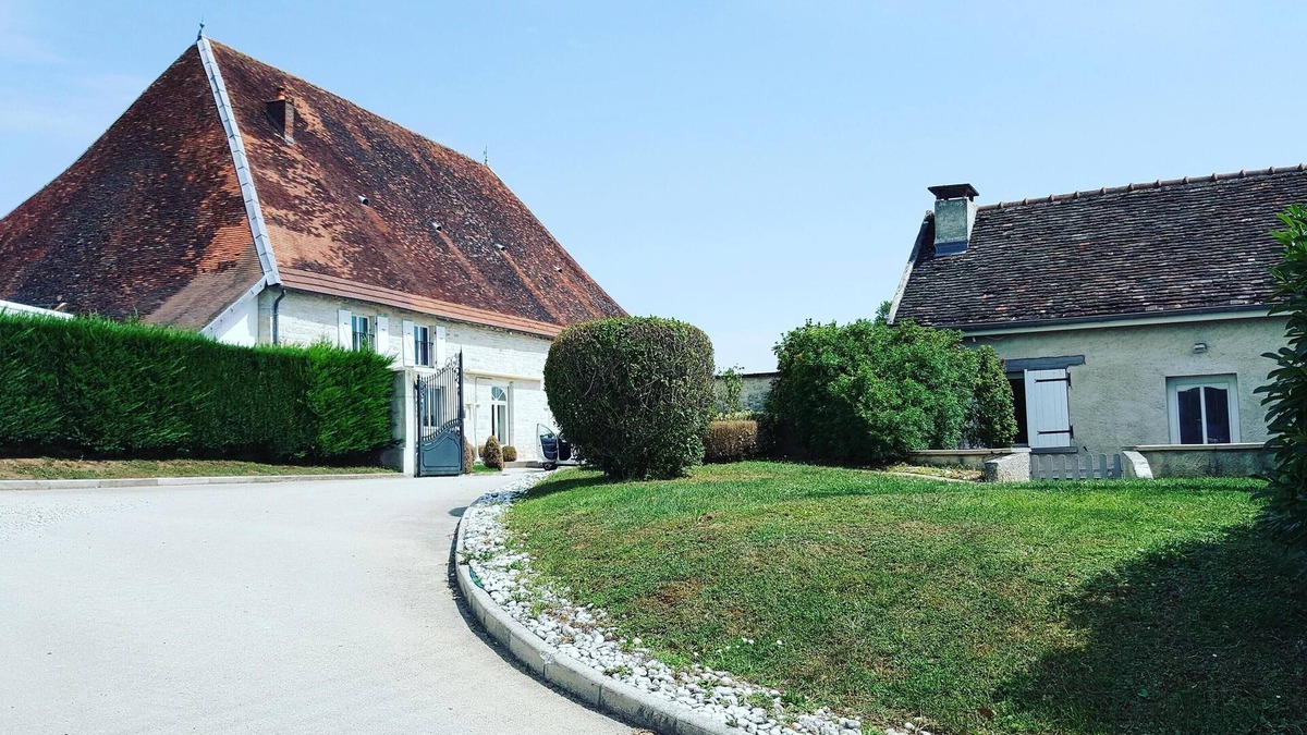 Dole Cottage | Bread oven - Labeled lodging, less than 2 km from the center of Dole
