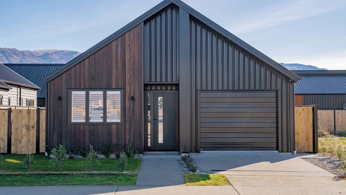Lowburn House | Break on Bragato - Cromwell Holiday Home