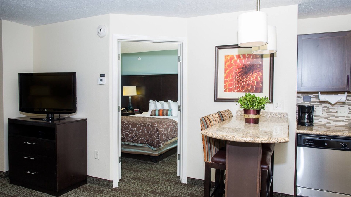 Lincoln Condo | Breakfast & Pool, Close to Univ of Nebraska