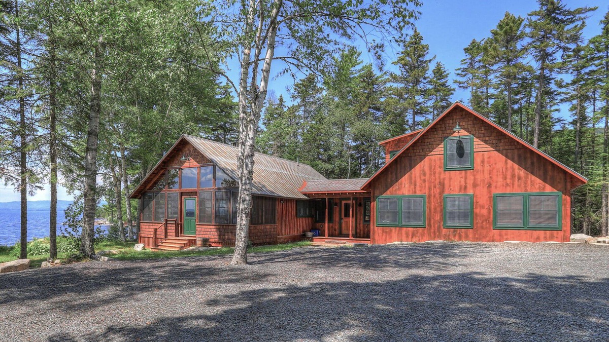 Rangeley House | Breakwater Lodge - Gorgeous home on the Eastern Shore of Mooselookmeguntic Lake