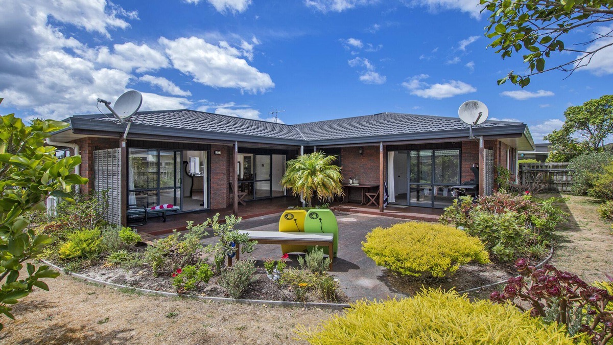 Ruakaka House | Bream Bay Bach - Ruakaka Holiday Home