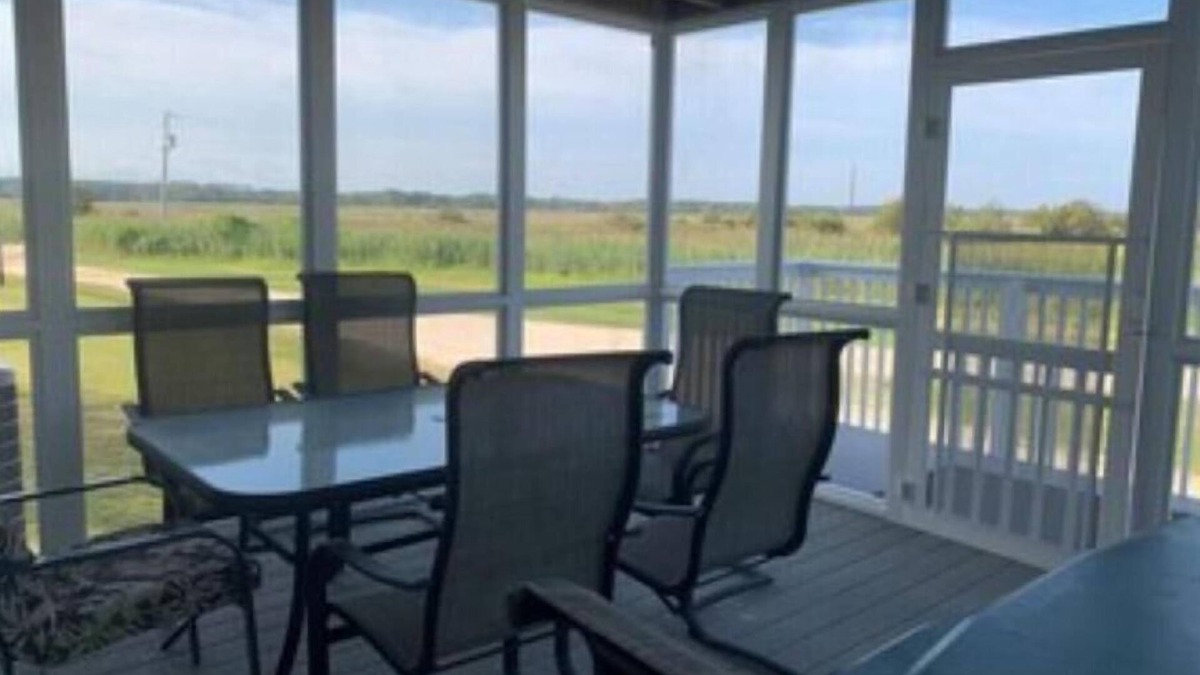 Upper Fairmount House | Breath-Taking Family Retreat On The Water!