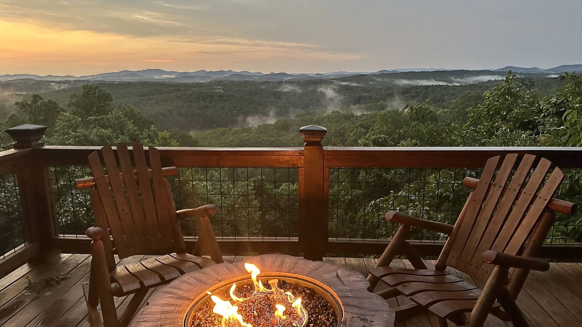 Morganton Cabin | Breath Taking - Long Range Mountain Views & Lake Blue Ridge at Your Finger Tips!
