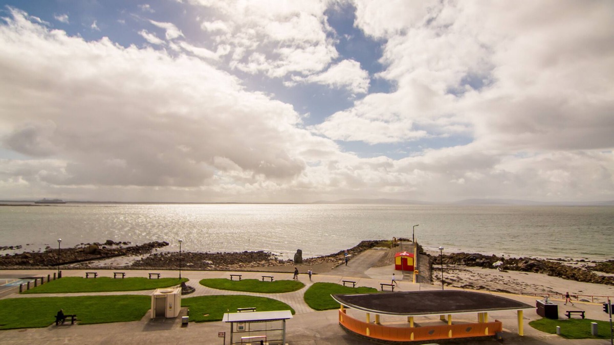 Galway Apartment | Breath-taking sea view apartment in Heart of Salthill, Galway
